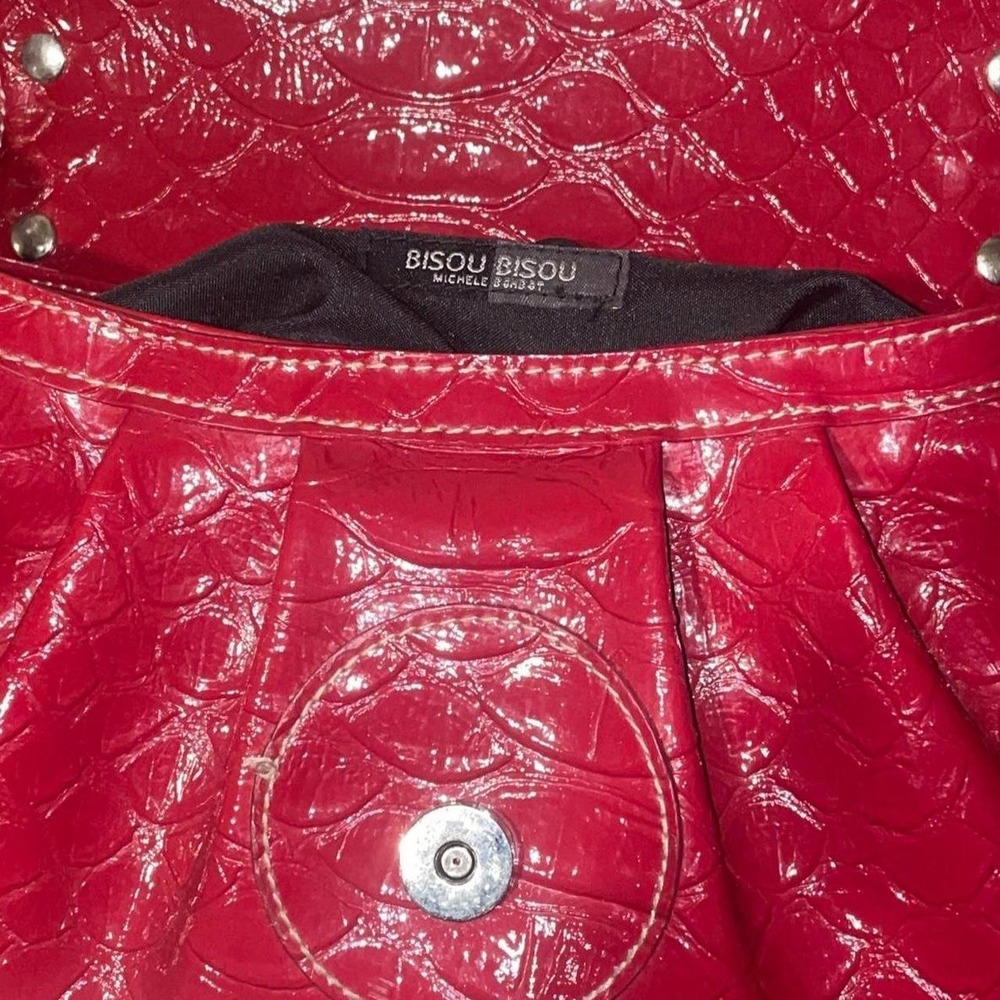 Bisou Bisou Red faux patent leather (PVC) Shoulder handbag with silver accents - Picture 3 of 6